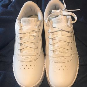Brand New Never Worn size 8.5 ladies Tennis Shoes 👟 PUMA